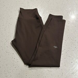 ALO Yoga High-Waist Leggings in Dark Brown